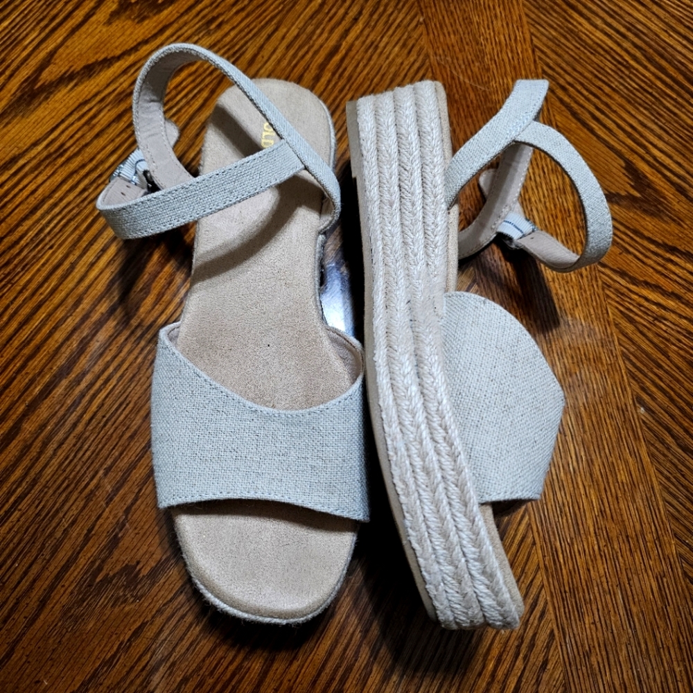 Old Navy Neutral Rope Sandals size 8